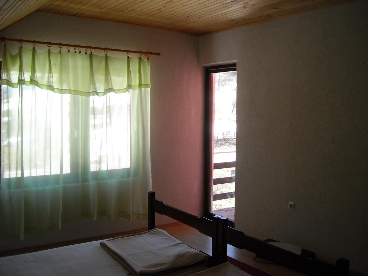 Motel Sretno Good Luck Trnovo Phòng bức ảnh